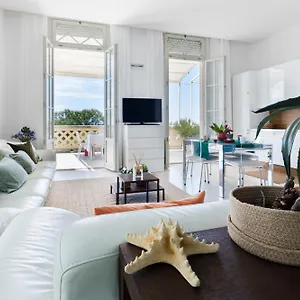 Ferienhaus Amazing Sea View Flat, Tirrenia